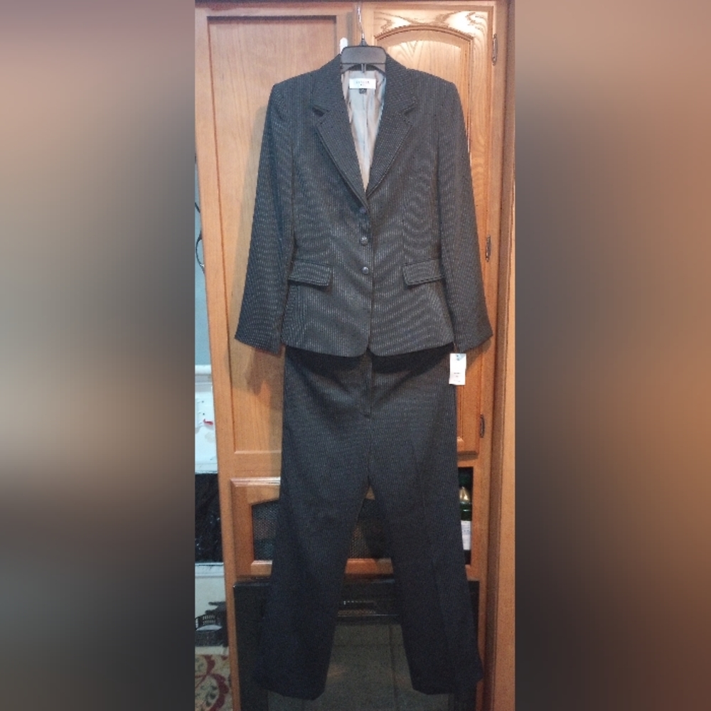 Stresa ASL Charcoal Gray Pinstripe Pantsuit Size 8